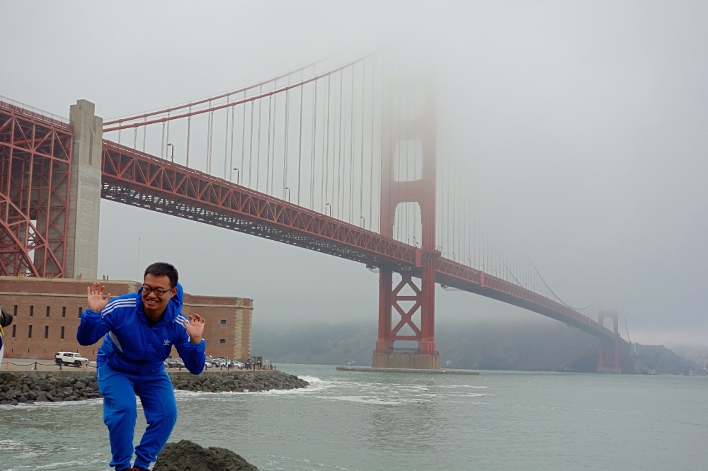 Golden Gate Bridge Single Traveler Pose